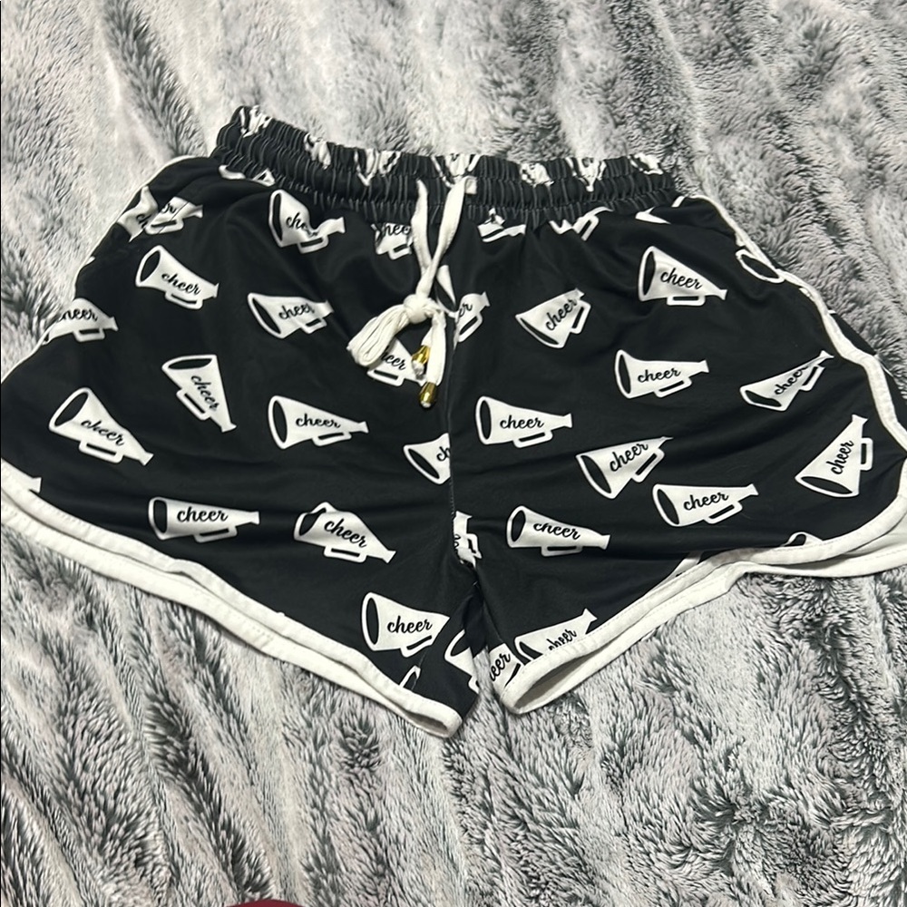 Black Cheer Print Women's Shorts